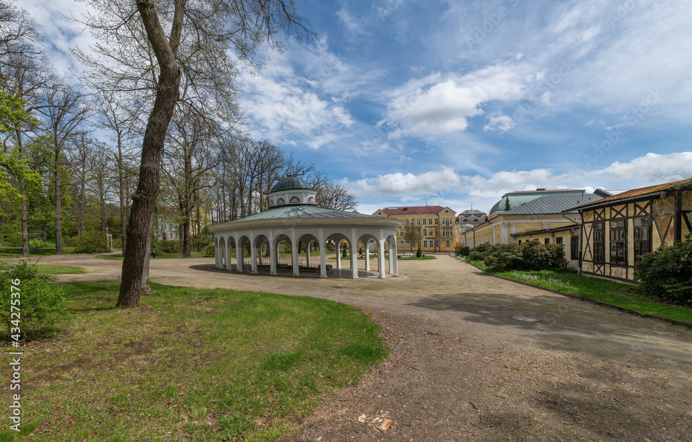 Obraz premium Wooden pavilion of mineral water spring - spa architecture of Frantiskovy Lazne (Franzensbad) - Czech Republic