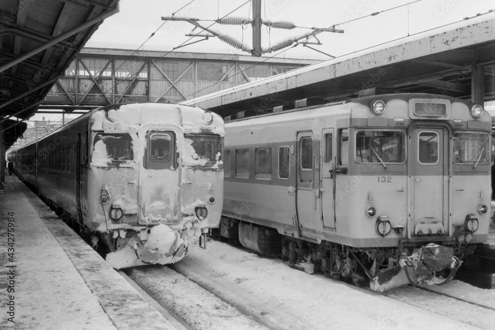 昭和50年12月の札幌駅と列車 Stock Photo | Adobe Stock