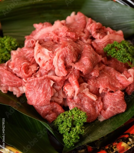 日本の和牛肉、薄切り肉、すき焼き用の牛肉、霜降り肉、スライスした和牛肉