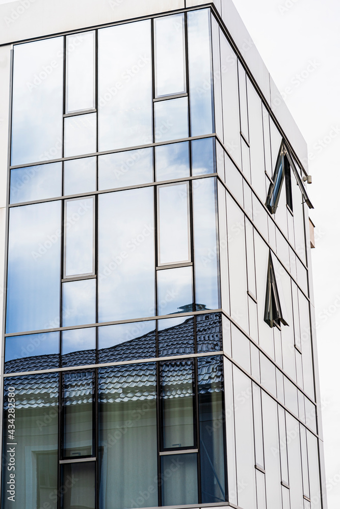 Obraz premium Modern office building with windows