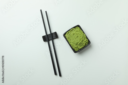 Obraz na płótnie Chopsticks and wasabi sauce on white background