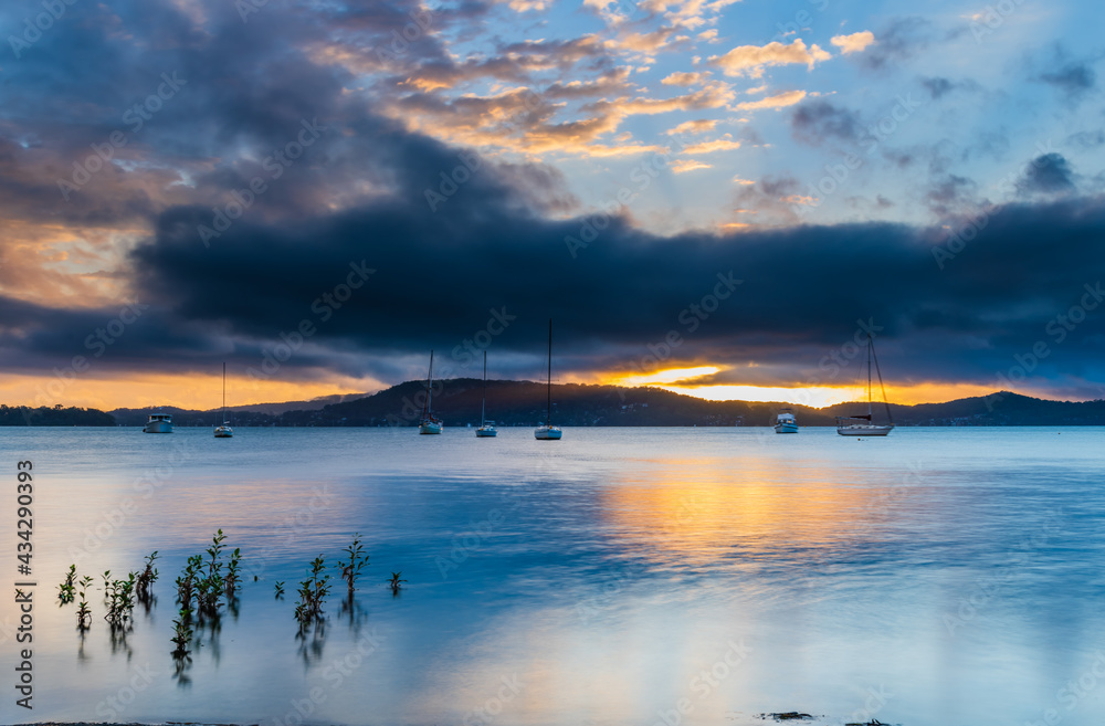 Fototapeta premium Overcast morning with boats on the bay