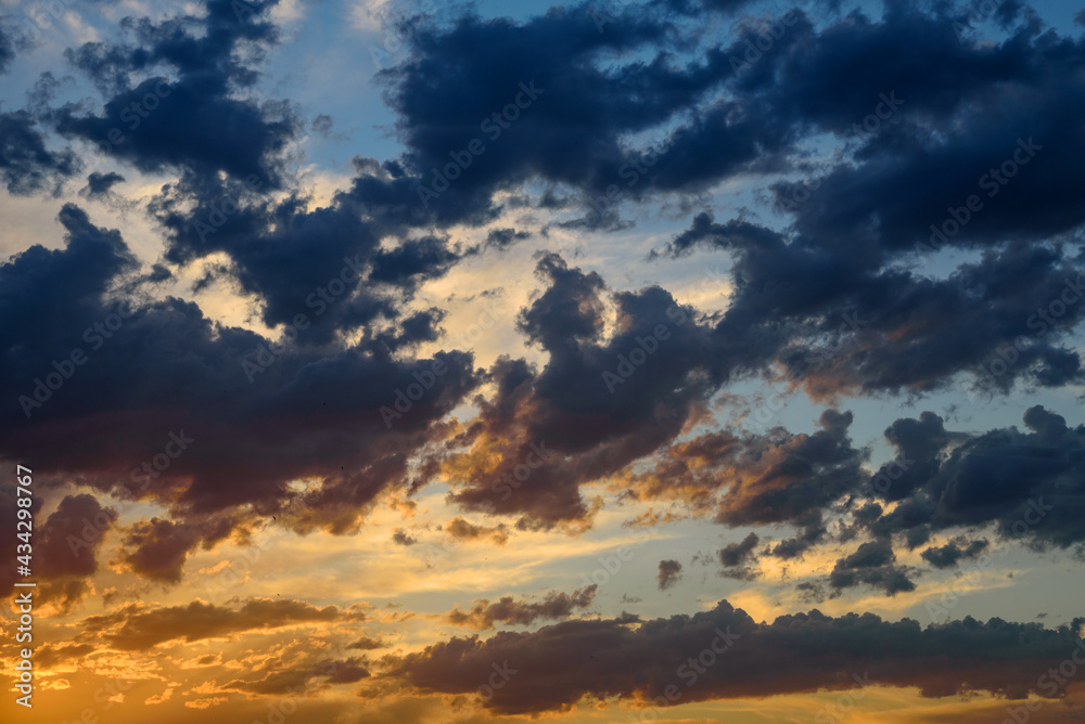 Obraz premium Beautiful sky with dramatic clouds