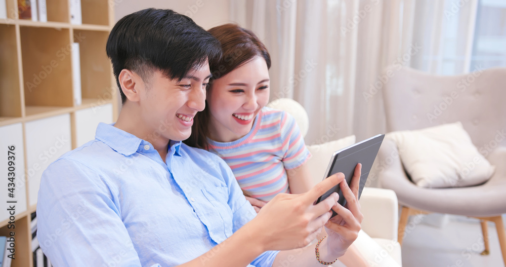 Obraz premium couple use tablet at home