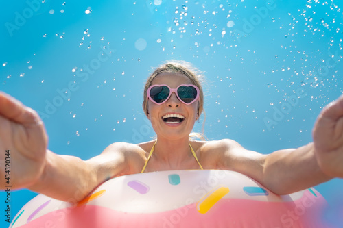 Photos Spring break! Happy woman having fun on summer vacation