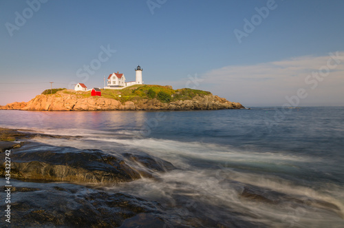 Leuchtturm Cape Neddick Light, Nubble Light, im Morgenlicht, York, Maine, New England, USA, Nordamerika