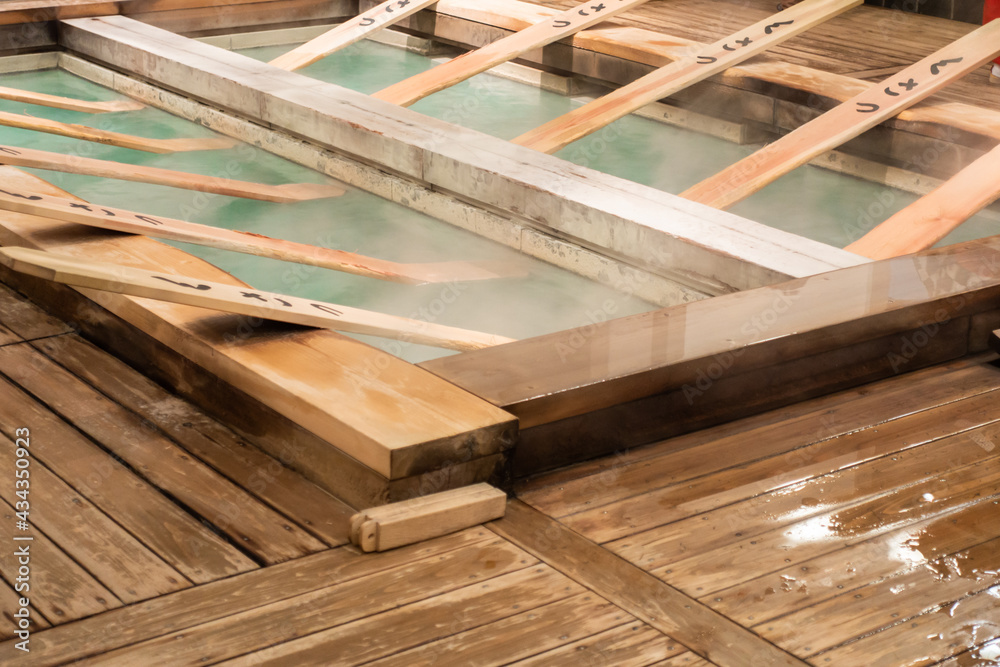 草津温泉の湯もみ