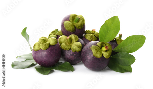 Fresh mangosteen fruits with green leaves on white background © New Africa