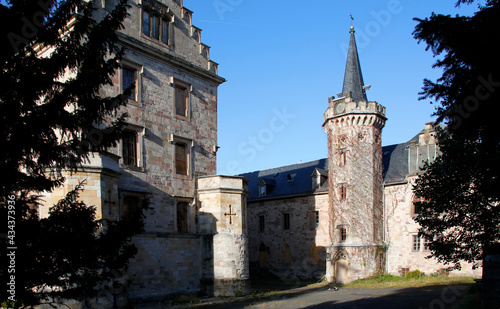 Das Schloss Reinhardsbrunn. Friedrichroda, Thueringen, Deutschland, Europa    --
The Reinhardsbrunn Castle. Friedrichroda, Thuringia, Germany, Europe