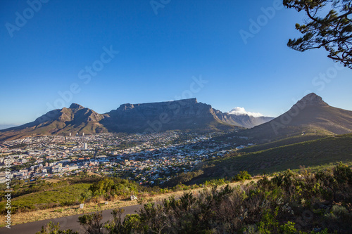 stunning view on Cape Town with famous Table Mountain, South Africa © Uwe