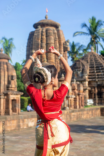 Odissi Tahia Head Gear adorned by the Odissi dancer. Odissi, also referred to as Orissi in older literature, is a major ancient Indian classical dance. Indian Culture.Indian Dance