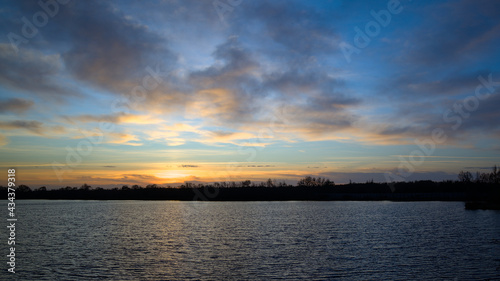 Lever de soleil sur le lac de la Monnerie à la Flèche © Loïc-Photo