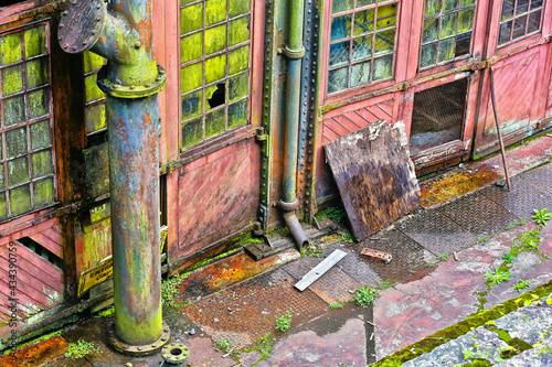 Wallpaper Mural Local Antigo, ruinas, antiga fabrica, galpão antigo e velho  Torontodigital.ca