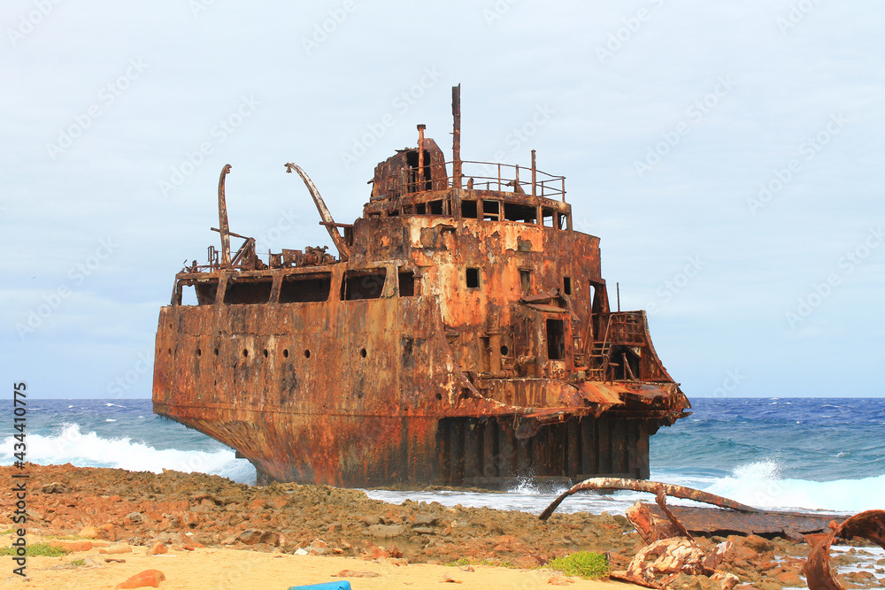 Travels in Curaçao (Curacao), ABC Islands | Klein Curacao Island, shipwreck (Maria Bianca Guidesman) Travels in Curaçao (Curacao), ABC Islands | Klein Curacao Island, shipwreck (Maria Bianca Guidesman)