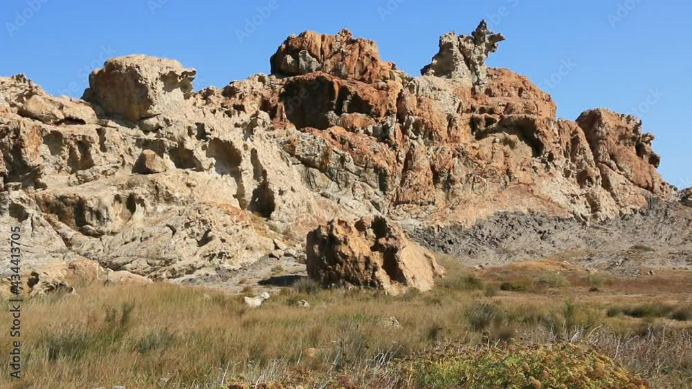 Roches façonnées par l'érosion au Cap de Creus en Catalogne, près de Cadaques.
Roches façonnées par l'érosion au Cap de Creus en Catalogne, près de Cadaques.