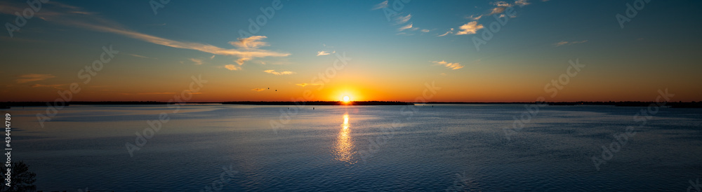 Naklejka premium sunset over the river