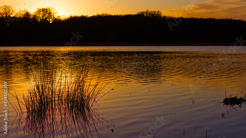 Lever de soleil au dessus des marais de Bazouges-cr   sur Loir