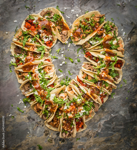 tacos al pastor en forma de corazón, amor por los tacos, comida tradicional mexicana photo