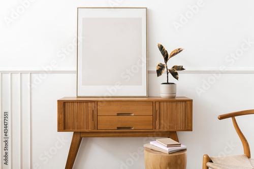 Tableau sur toile Picture frame on a wooden sideboard table