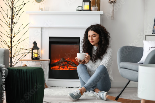 Beautiful woman drinking te...