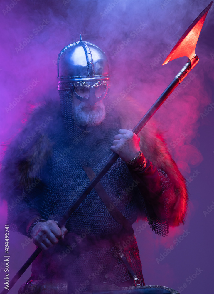 Naklejka premium Furious old viking warrior with axe in smoke
