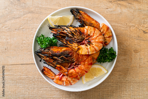 Fotografie grilled tiger prawns or shrimps
