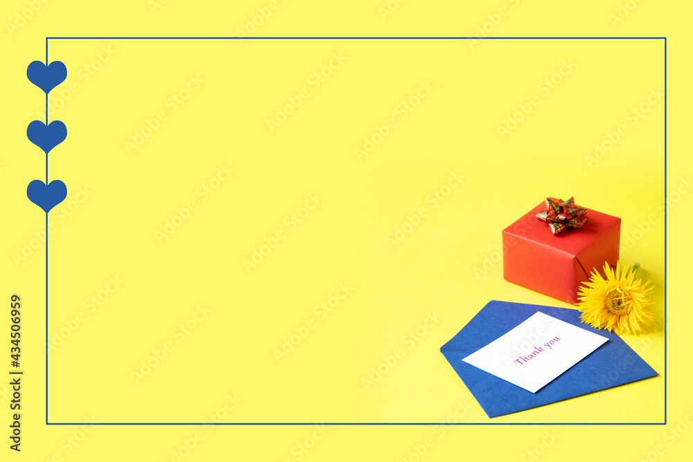 贈り物とお礼のカードとヒマワリのような細い花びらの黄色のガーベラ イエロースパイダー のハートフレーム Stock Photo Adobe Stock