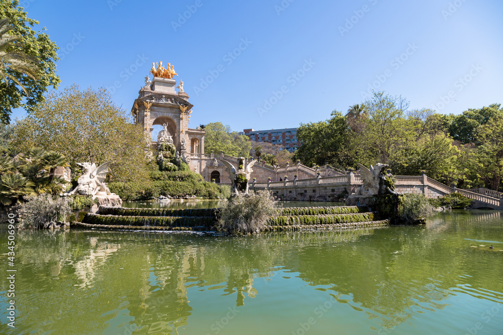 Picture of the famous castle with fountains of Ciutadella Park in Barcelona taked in a sunny day. Picture of the famous castle with fountains of Ciutadella Park in Barcelona taked in a sunny day.