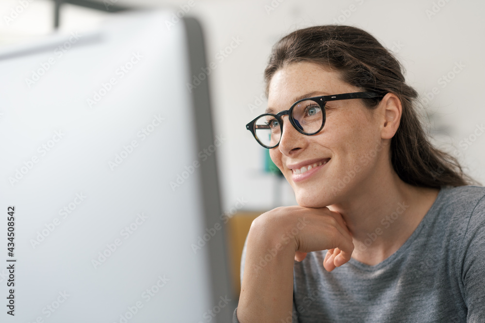 Fototapeta premium Woman with glasses working on a computer