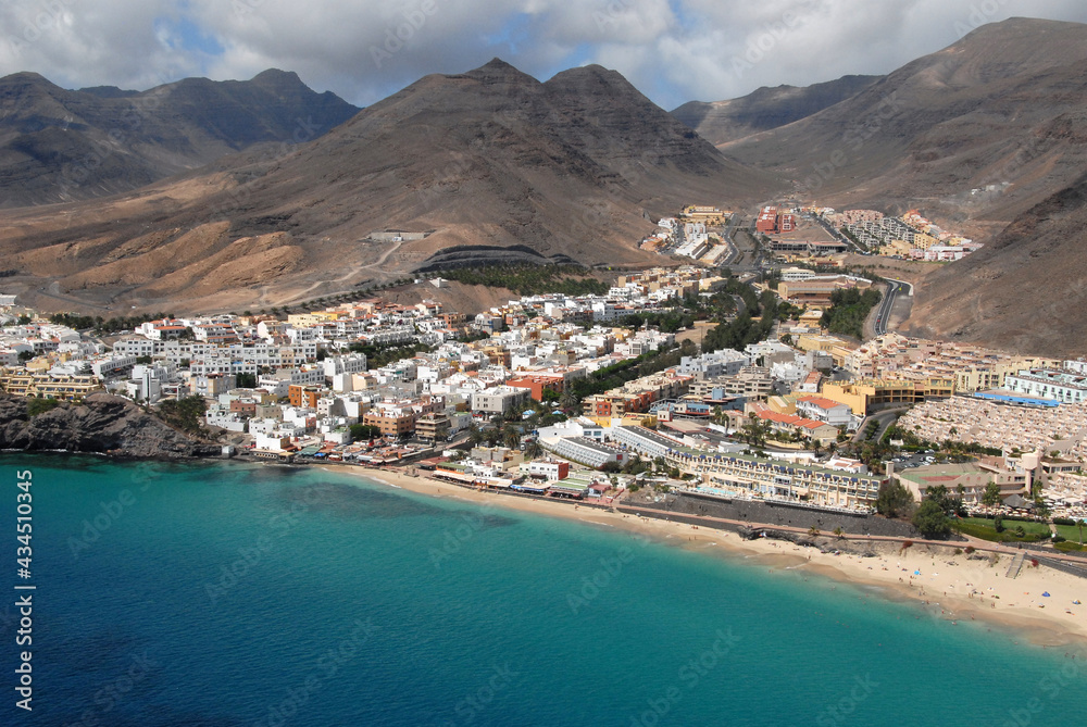 Fotografía aérea de Morro Jable en la costa sur de la isla de Fuerteventura en Canarias