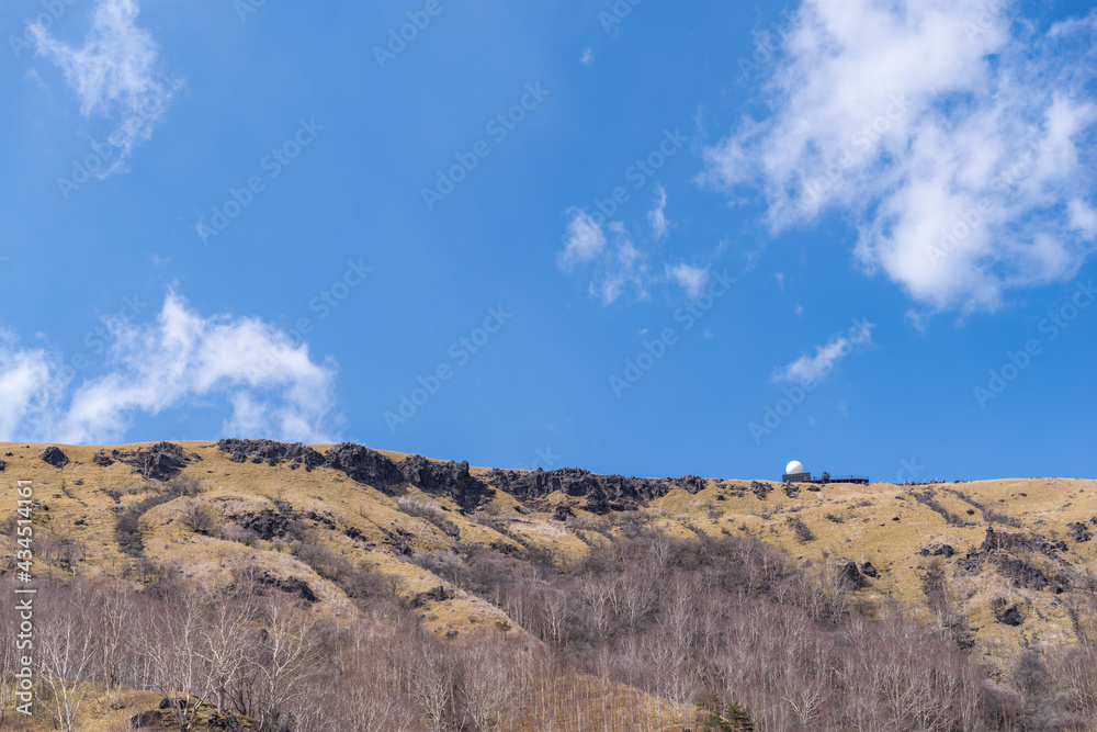 Fototapeta premium 青空と車山