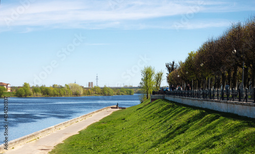Foto TVER, Russia, May 2021: Stepan Razin Embankment on the Volga river in Tver