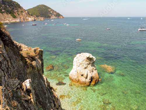 spiaggia di sansone isola d'elba, acqua azzurra, acqua cristallina, vacanze in italia photo