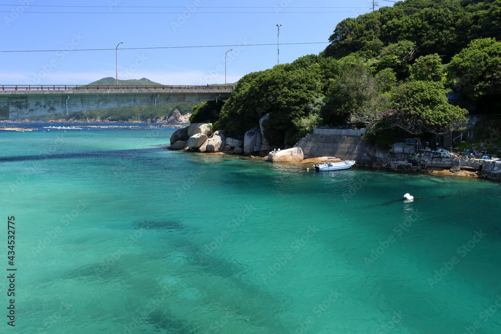 エメラルドグリーンの海　柏島　初夏　（高知県　大月町）