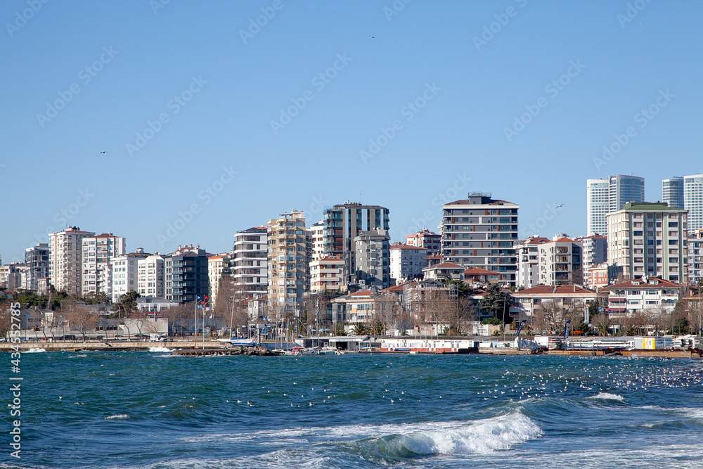 Aussicht von der Bostan caddesi auf dem Marmarameer Aussicht von der Bostan caddesi auf dem Marmarameer