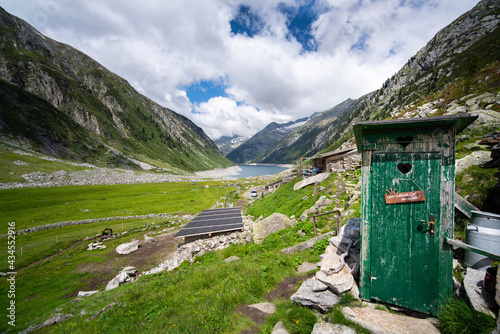 Toilettenhäuschen/Plumpsklo im Freien in Klein Tibet in den österreichischen Alpen bei Mayrhofen photo