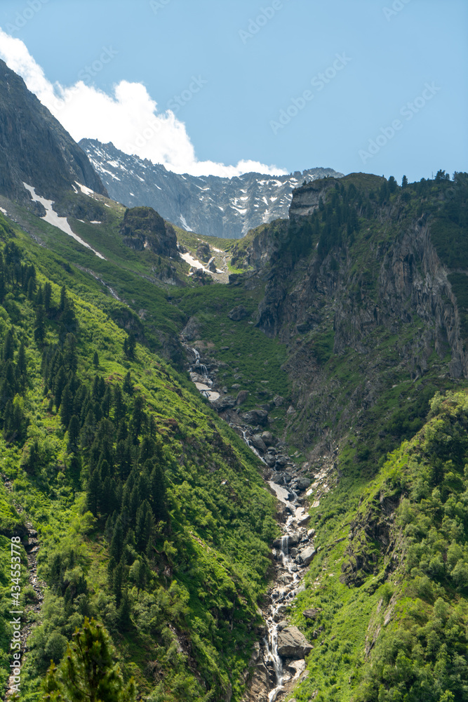 Fluß in den österreichischen Alpen bei Mayrhofen