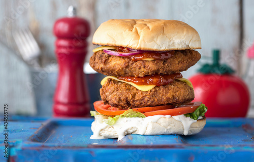 Doppelter veganer Cheeseburger photo