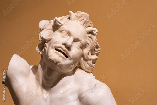Tableau sur toile Close-up on ancient roman sculpture of a happy satyr in ruins