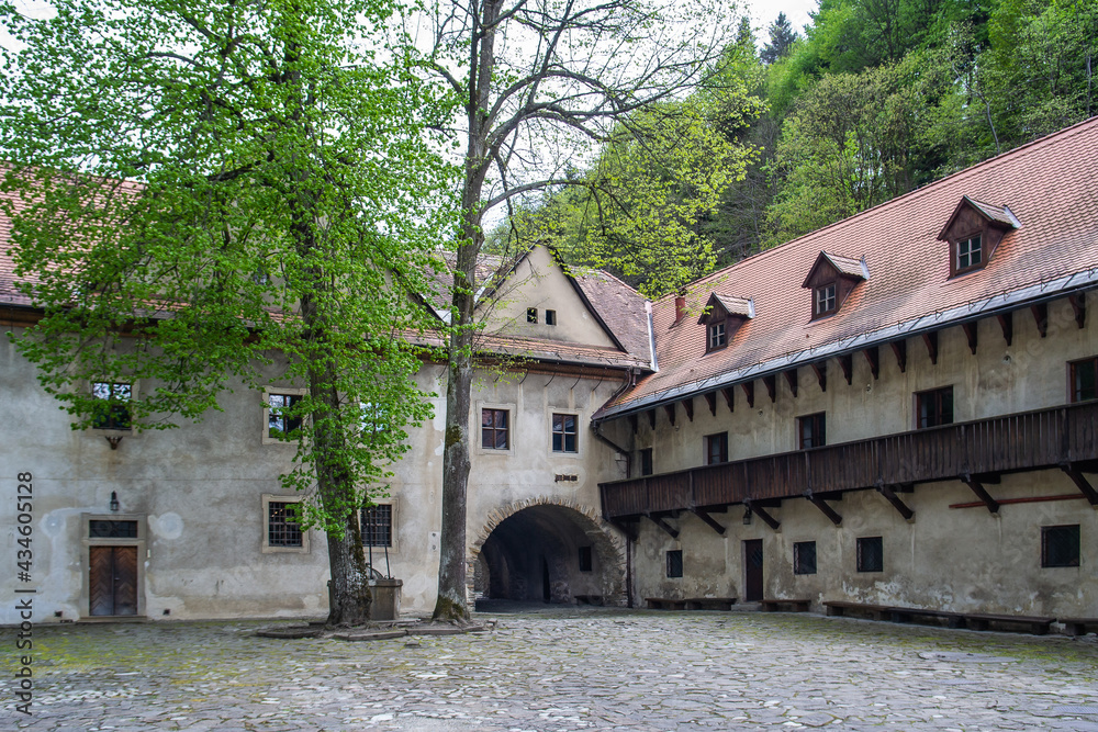 Czerwony Klasztor, Słowacja