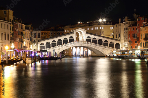 Night view of Rialto bridge. Venice © Ivan