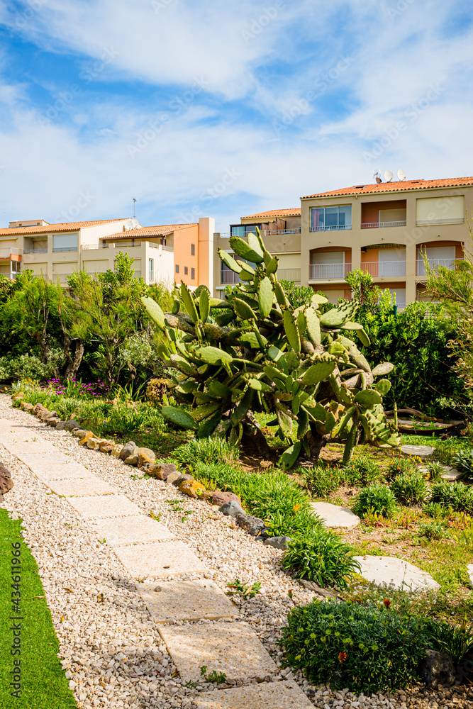 Fototapeta premium Dans les rues du Cap d'Agde