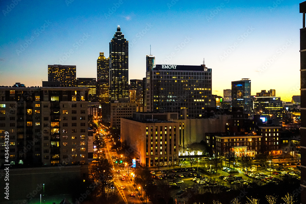 Fototapeta premium City skyline at sunset
