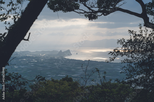鹿児島県の日本100名山、開聞岳からの朝日と絶景