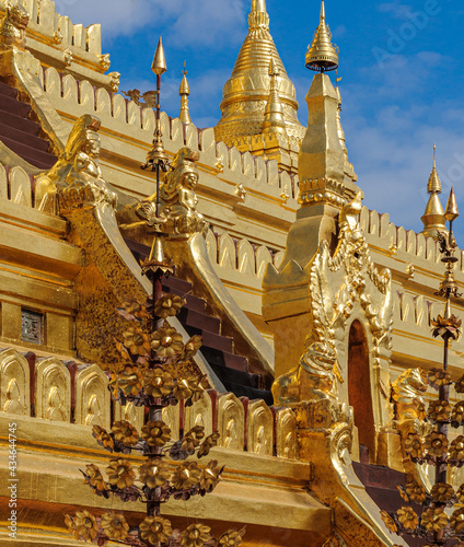 Shwezigon Paya pagoda photo