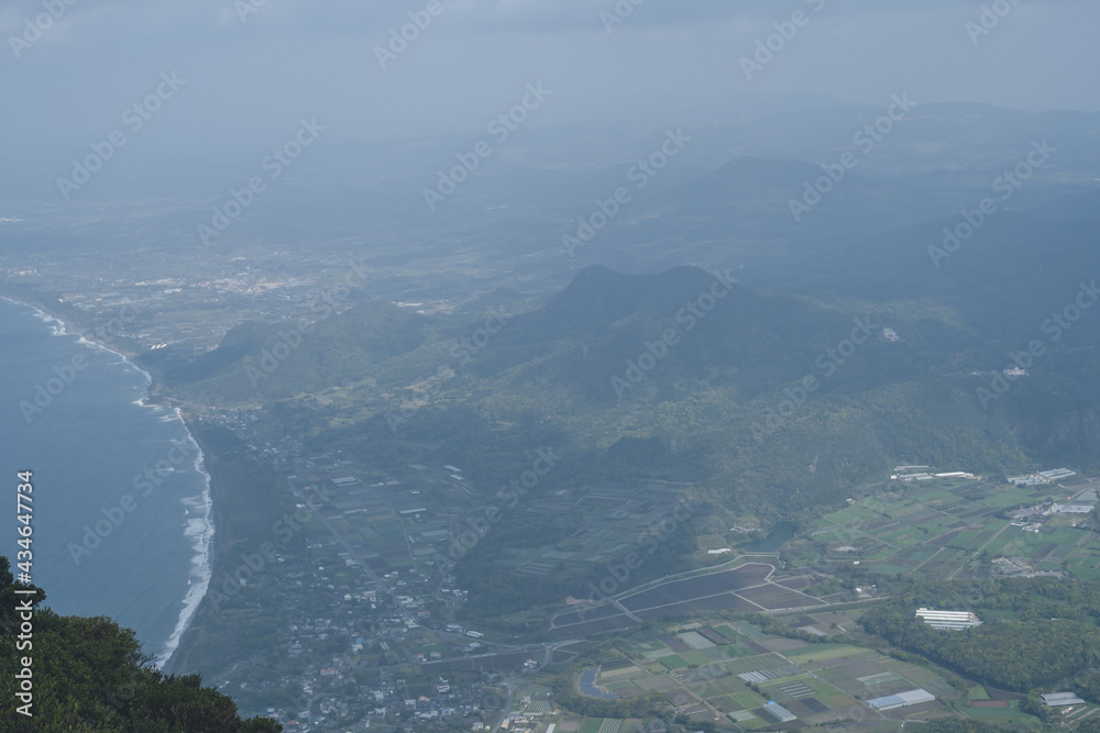 鹿児島県の日本100名山、開聞岳山頂からの眺め