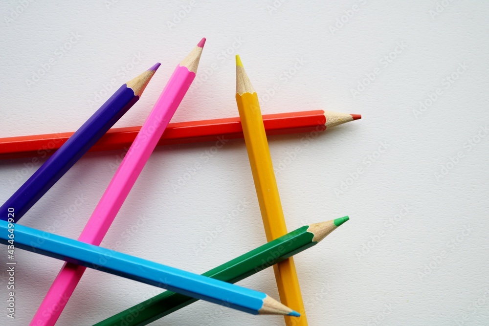 色鉛筆　文具　カラフル