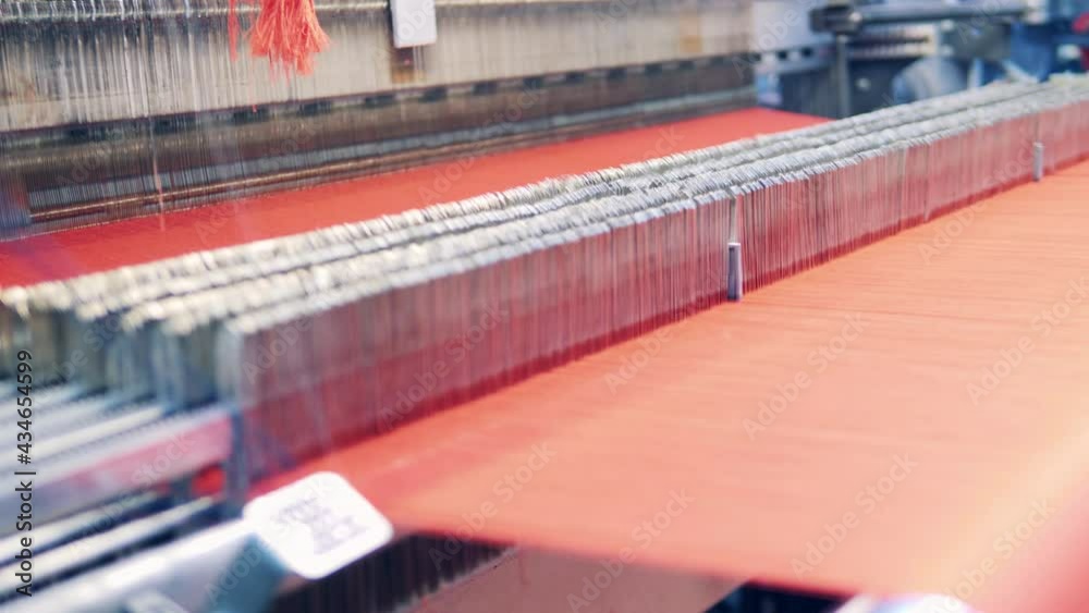 Factory mechanism is weaving fabric Factory mechanism is weaving fabric