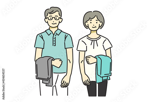 ワクチン予防接種前の正しい服装のイラスト素材／半袖／シニア／65歳以上／アイコン