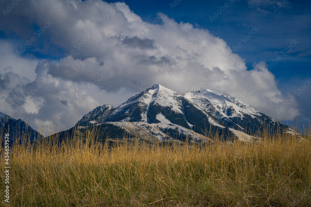  2021-05-14 ABSAROKA MOUNTAIN RANGE WITH GRASS IN THE FOREGROUND